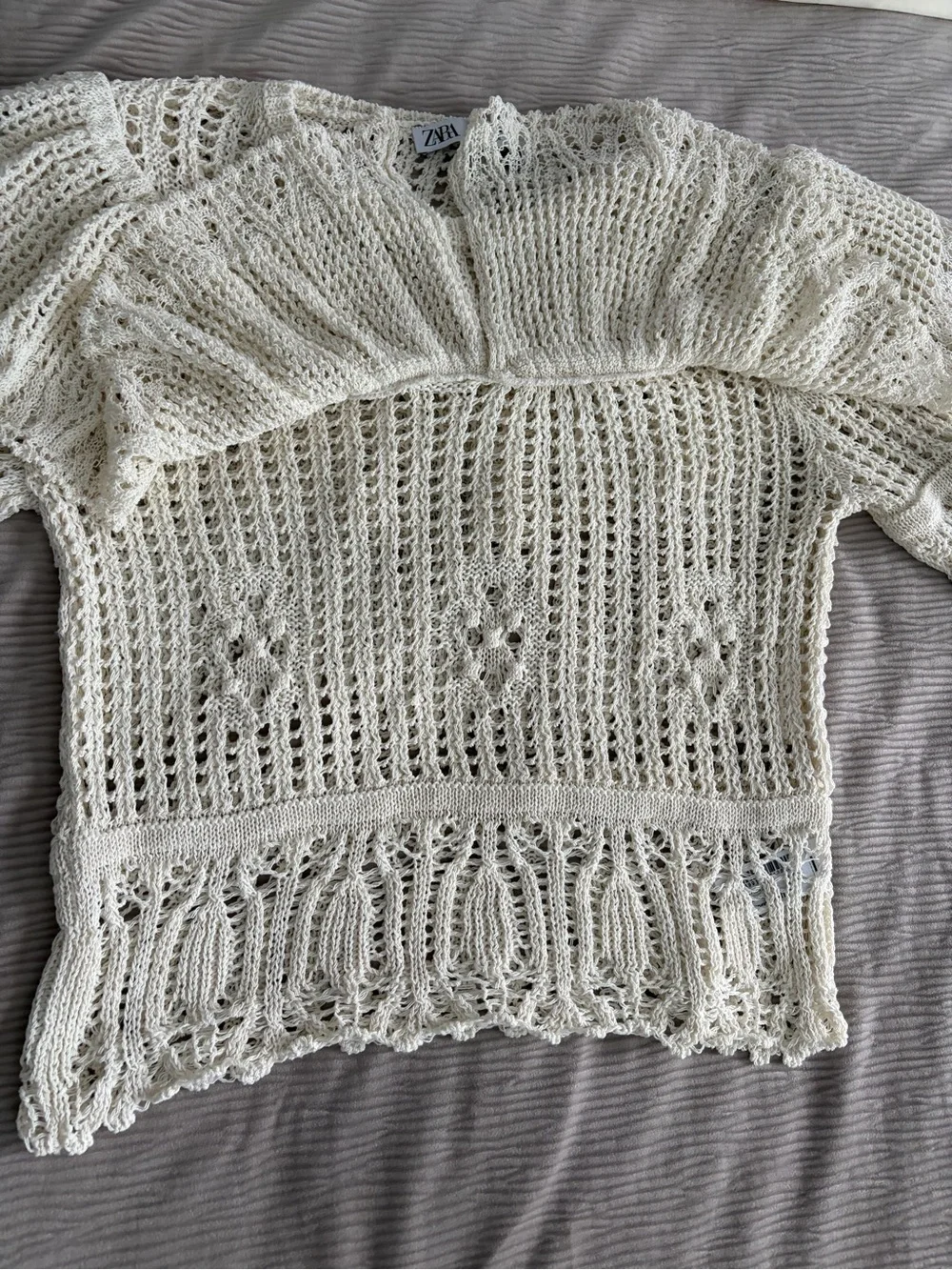 Zara Women’s Cream Crochet Ruffle Knit Top/ size small